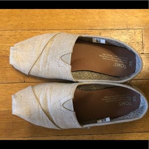 TOMS Shoe Natural Metallic Burlap Size 8
